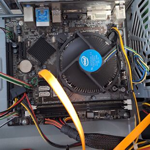 H81小板 带CPU g3260  带挡板 在机器上 要的拆