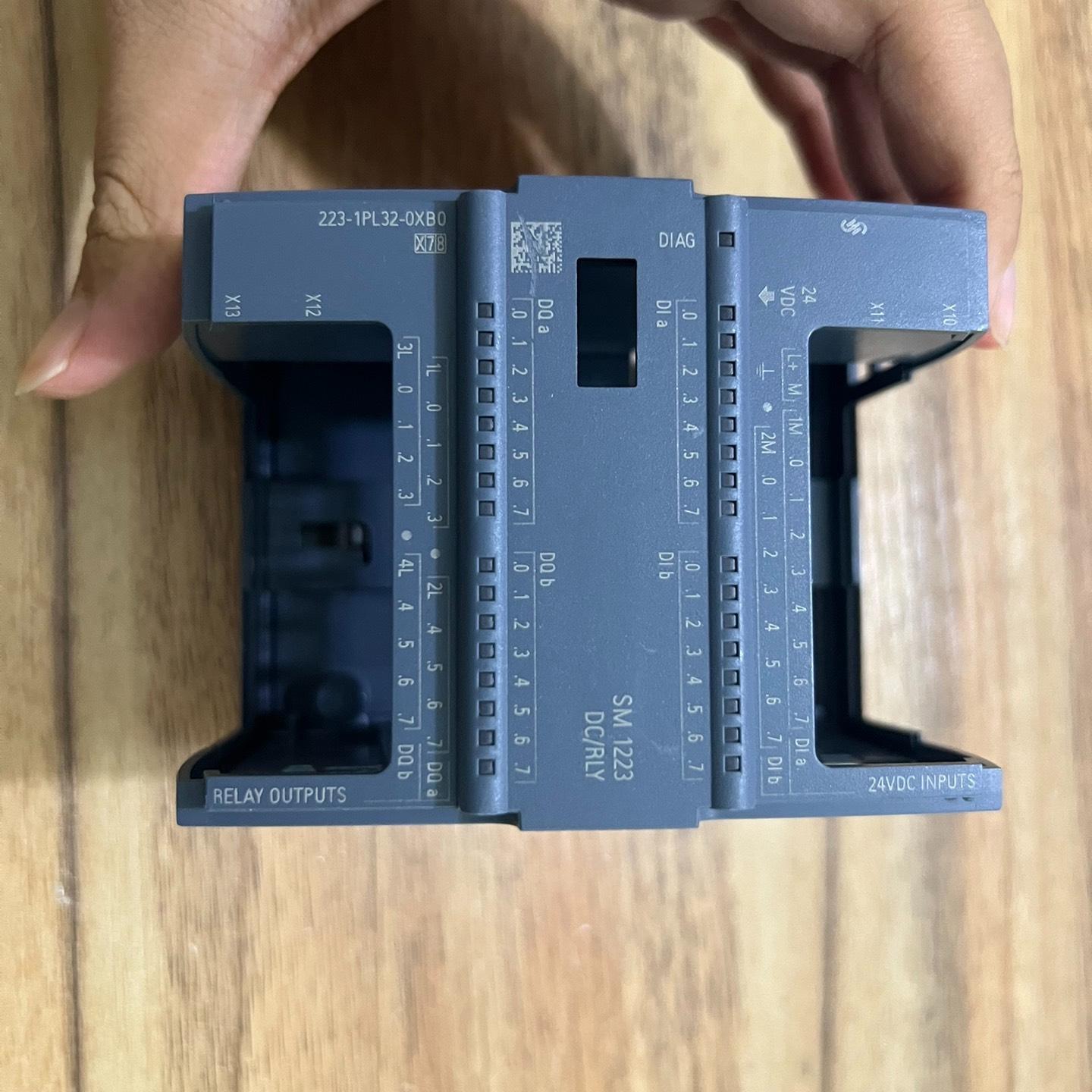 T0206 6ES7 223-1PL32-0XB0外壳