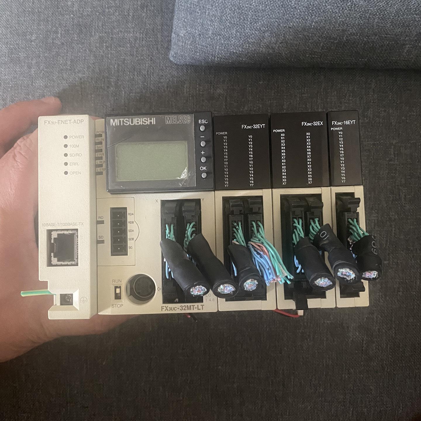 PLC套装 型号FX2NC-16EYT和FX3U-ENE