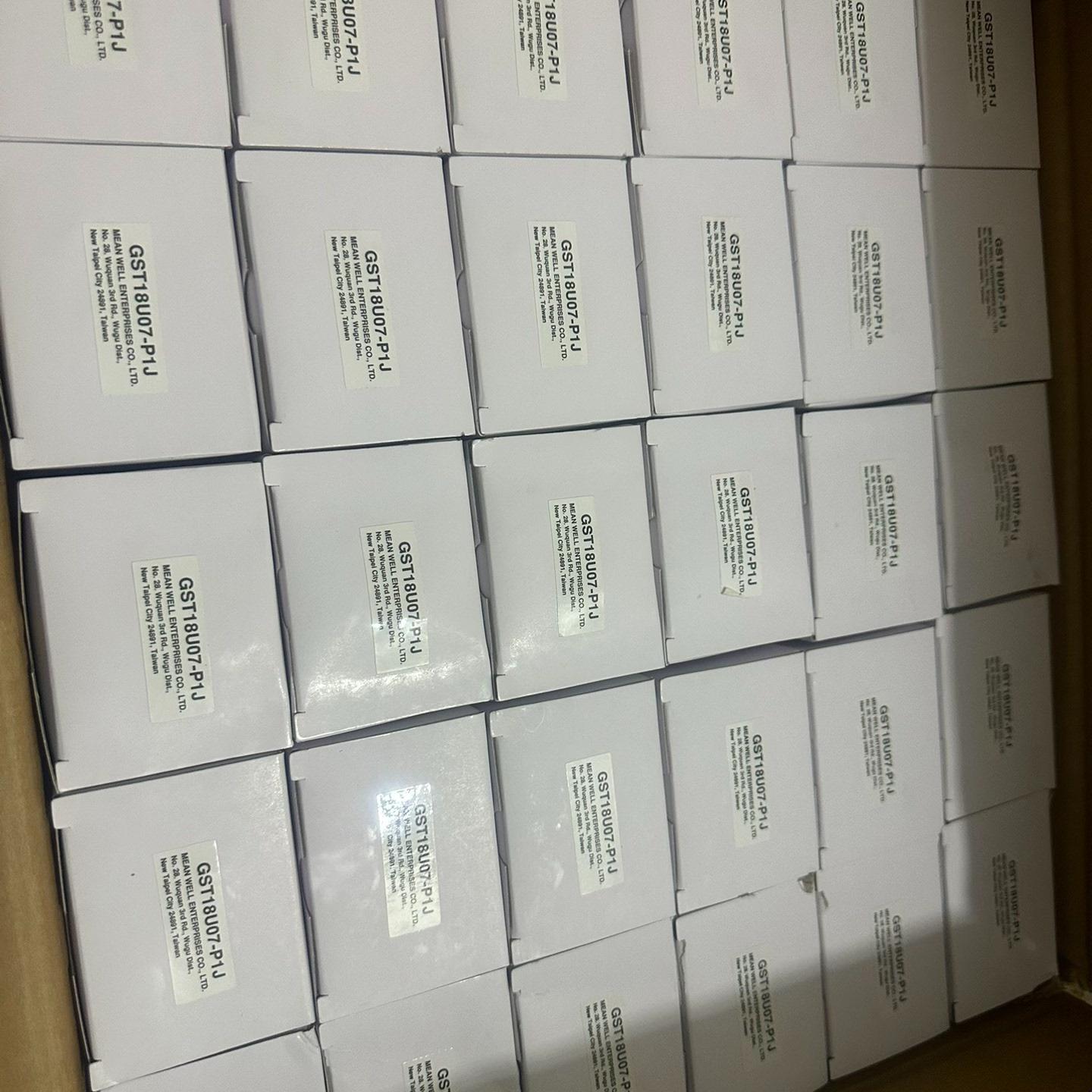 台湾明纬电源适配器 GST18U07-P1J  7.5V2A