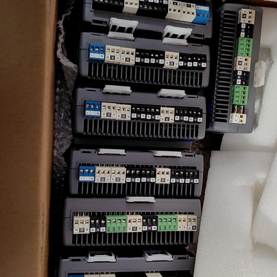 江森门禁控制器 型号RDR2SA。1200只。