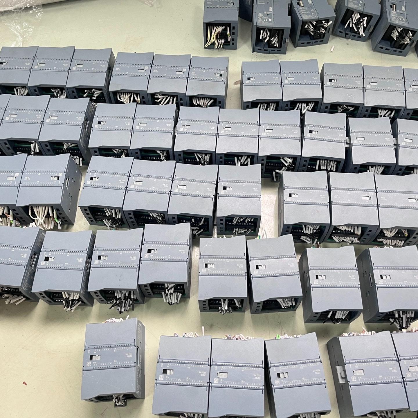 PLC 6ES7 223-1BL32-0XB0