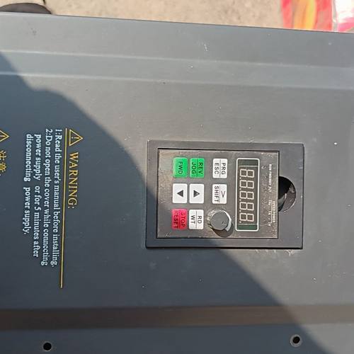 南方利鑫变频器22KW 型号9600-3T-02200Z 二