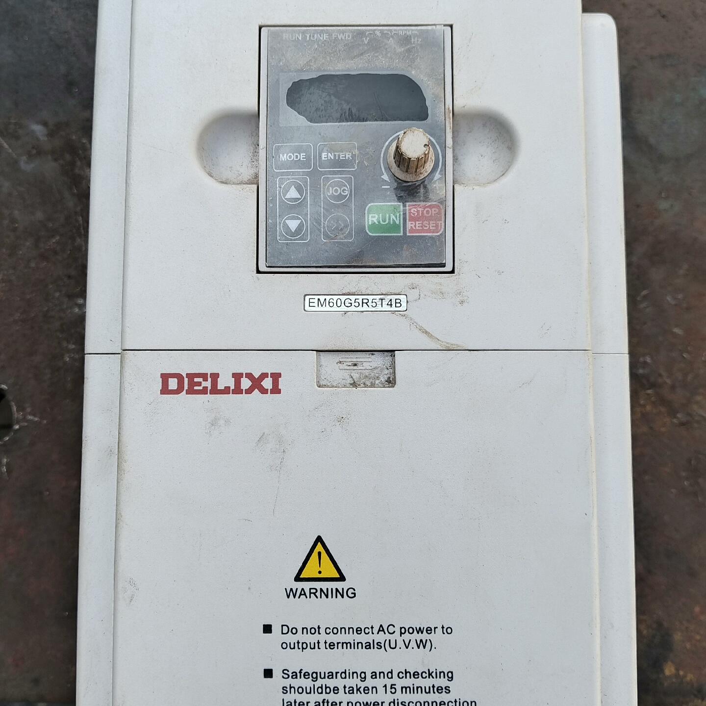 CDI一EM60G5R5T4B变频器     在位