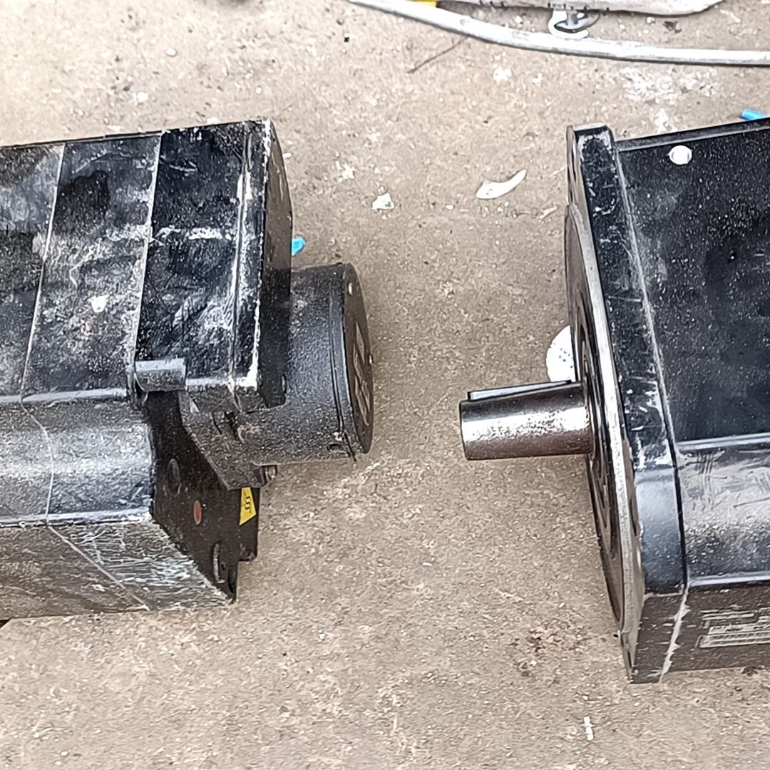 KAWASAKI 电机 P80B22450LCX2A有两台