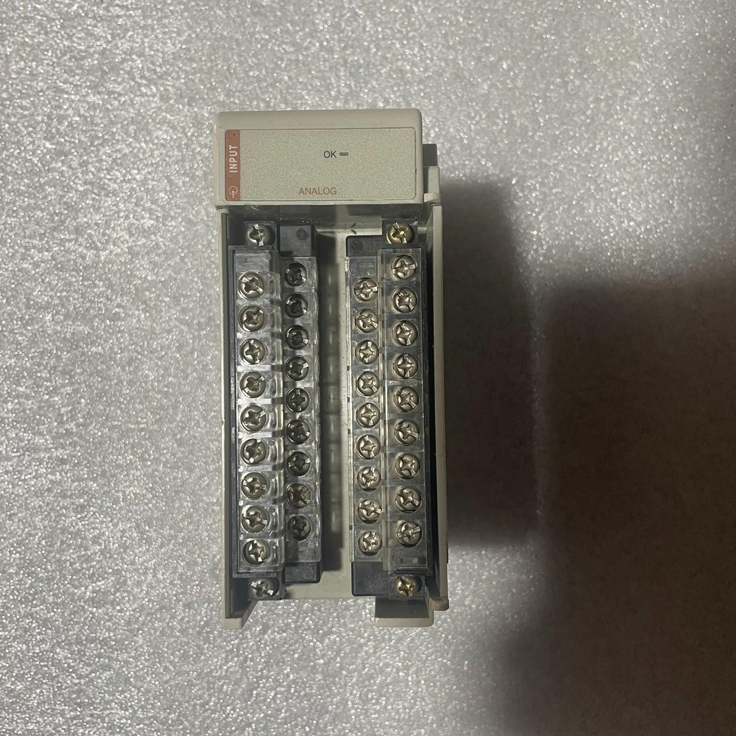 罗克韦尔模块、1769-IF8、实物图。