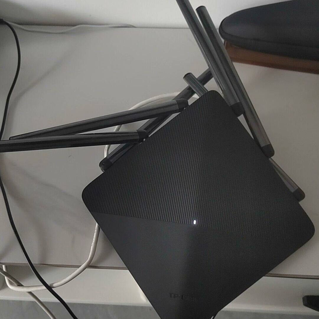 TP-LINK路由器 型号WDR7660 6根天线 非偏远地