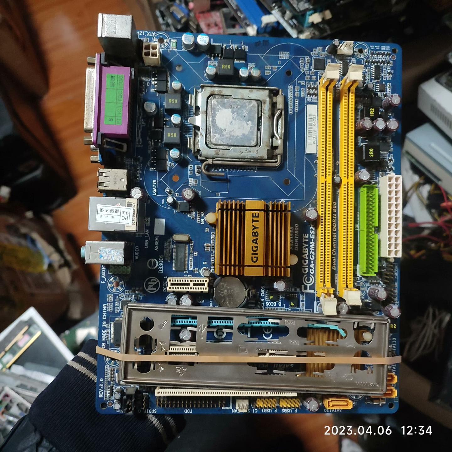 技嘉主板GA-G31M-ES2C 送cpu  硬盘接口3个