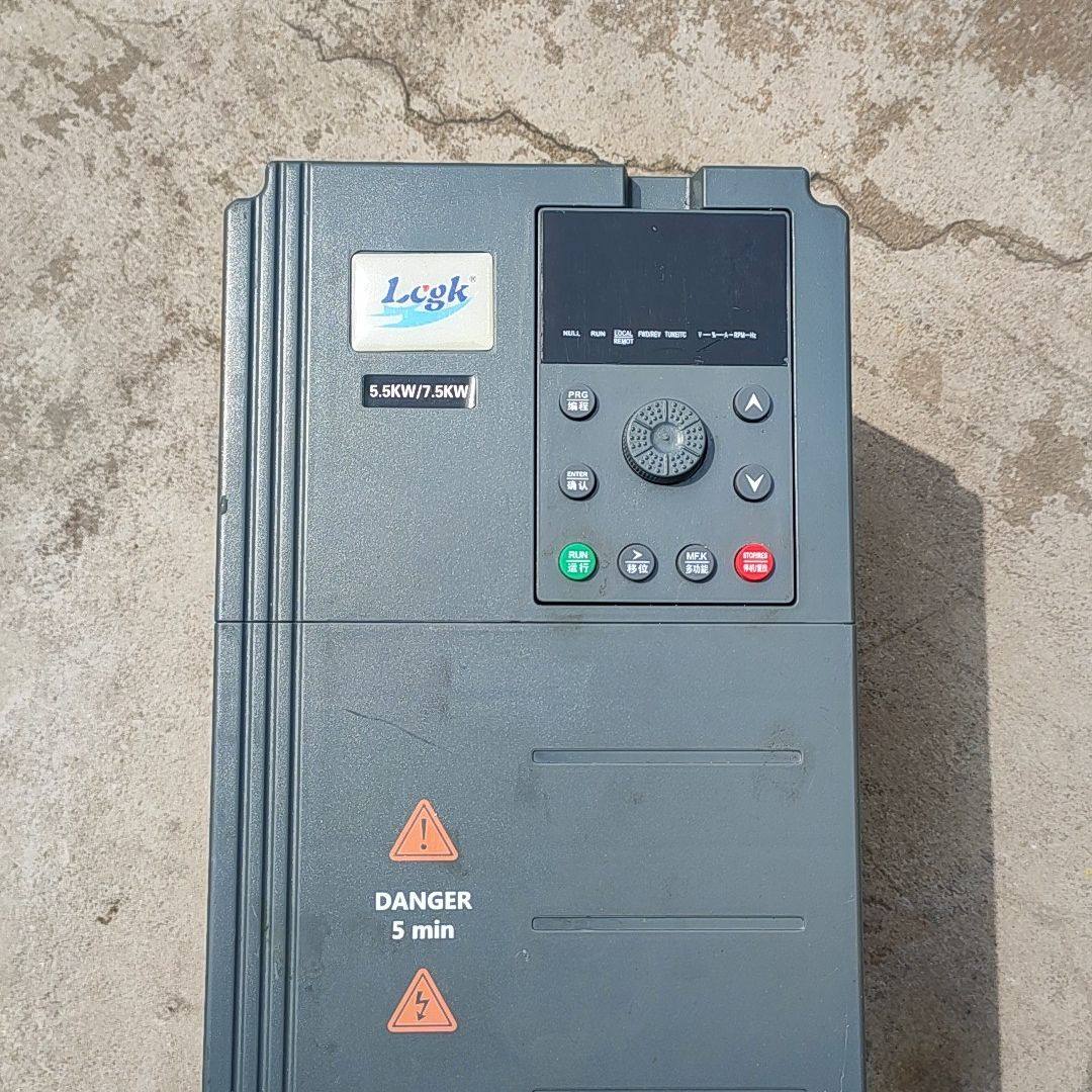 【商品名称】联创变频器LC400F-5R5G/7R5P