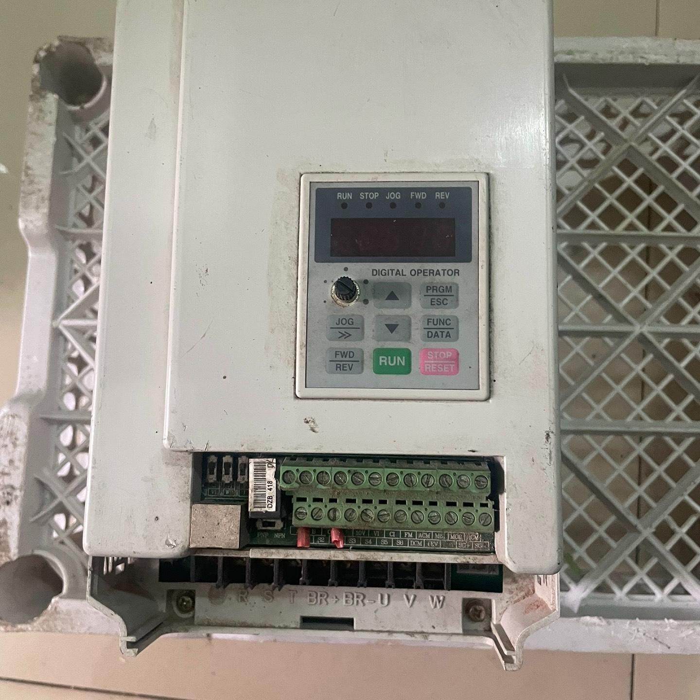 变频DZB200B005.5L4DK