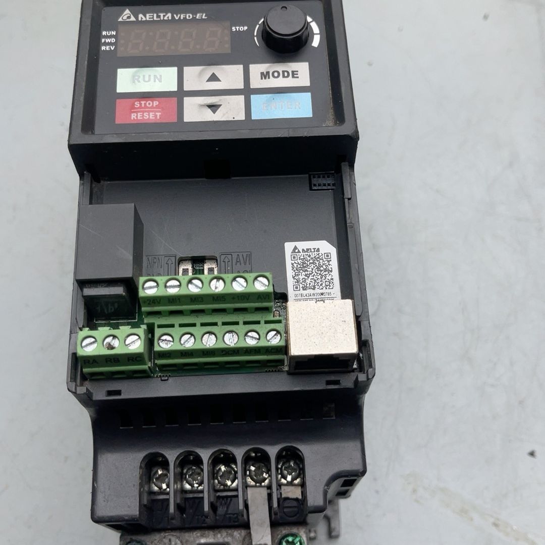 台达VFD007EL43A实物图 成色如图 功能包好 变频器