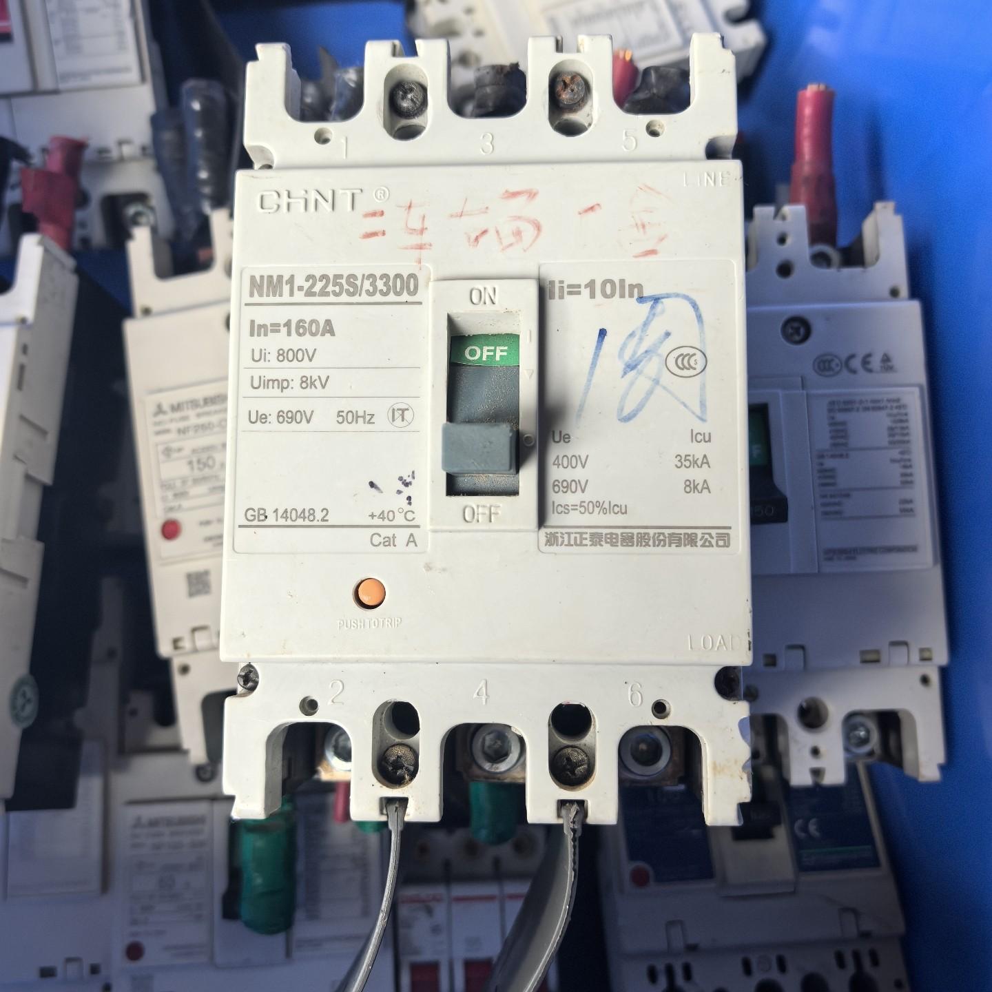 NM1-225S/3300塑壳断路器 160A 800V