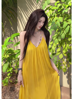 现货！度假风黄色吊带连衣裙女夏氛围感显白显瘦长裙海边穿搭少女