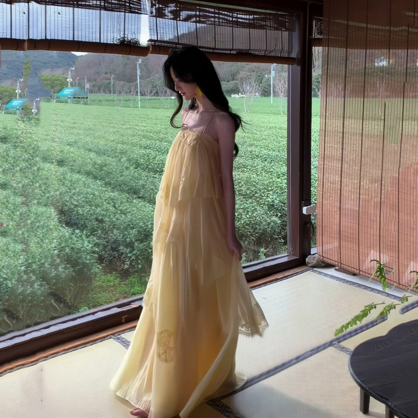 2026新品【光迹】法式吊带蕾丝大摆连衣裙女温柔风度假显瘦蛋糕裙
