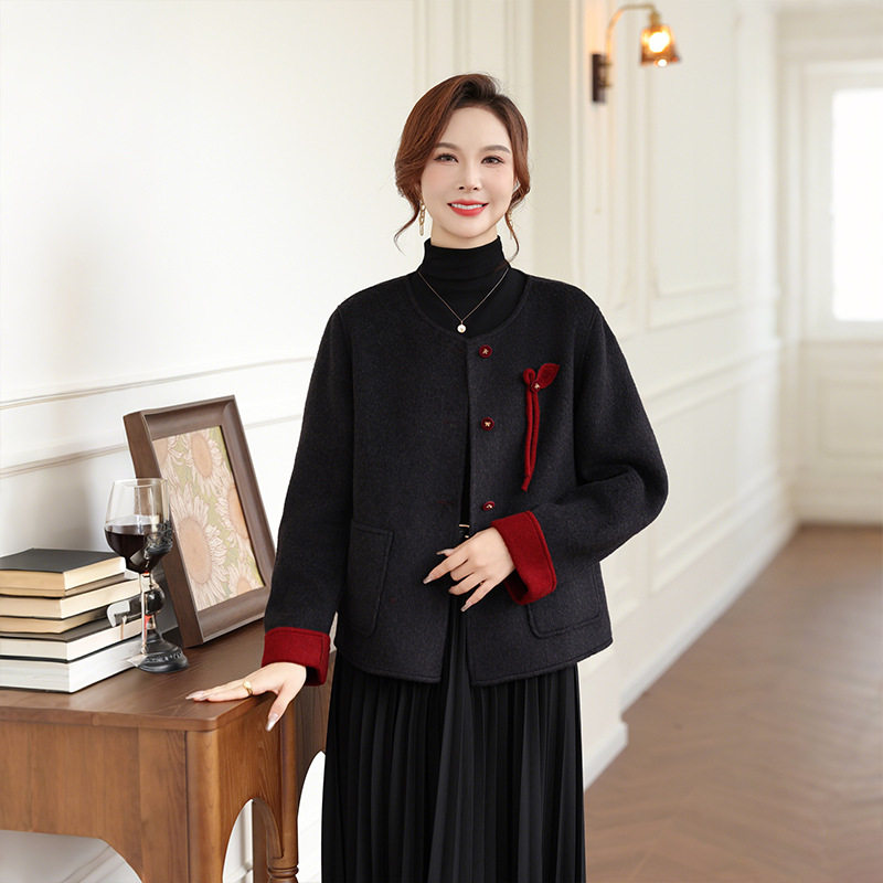 鹤福妈妈装毛呢外套秋2025新款双色拼接中老年女装新中式呢子上衣