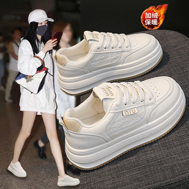 厚底小白鞋女2025新款松糕秋冬女鞋运动透气学生休闲加绒增高板鞋