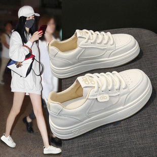 踩屎感小白鞋女款2026新款春季百搭平底学生休闲板鞋轻便软底女鞋