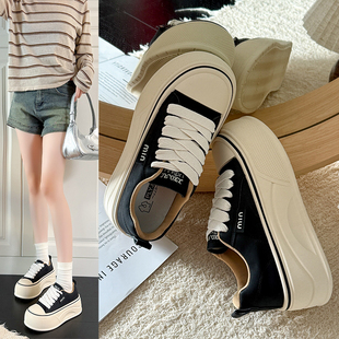 巨好看的爆款厚底小白鞋女款2025秋季新款百搭高跟增高休闲秋鞋子