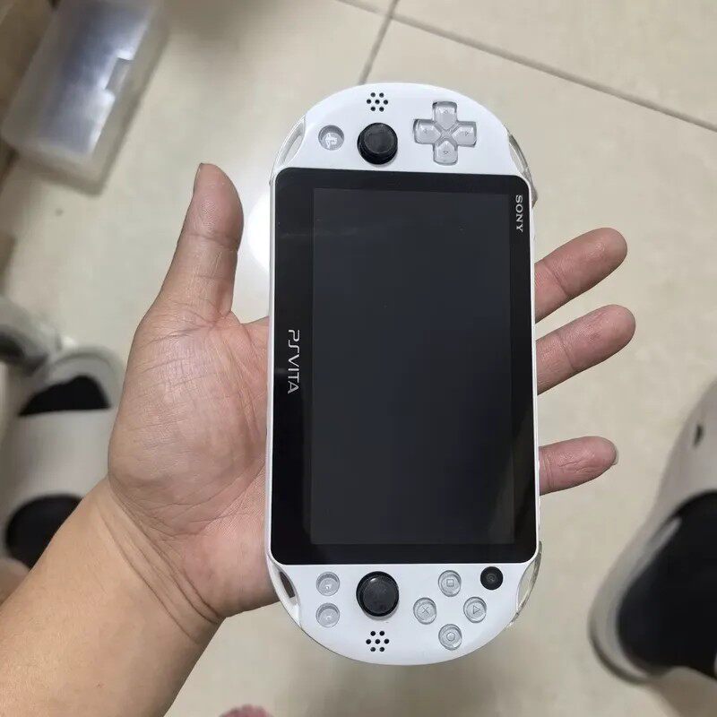 议价psv2000 冰川白 带200g内存卡卡3.65变革到手就