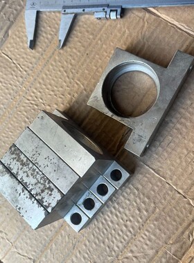 议价轴承座，55外径，104x73x19有5个，30块一个，2个