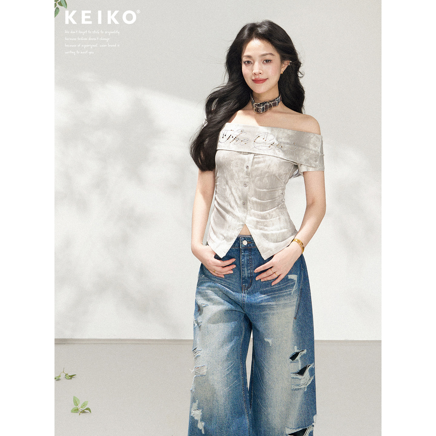 KEIKO 气质一字露肩针织短袖T恤女夏季辣妹字母烫钻收腰扎染上衣图片