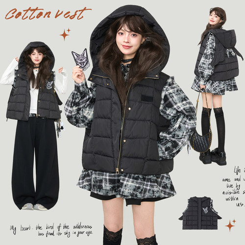 KEIKO羽翼饰黑色连帽棉服马甲