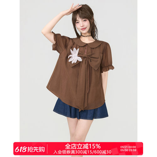 KEIKO 可露丽蝴蝶结泡泡袖衬衫夏季立体花朵饰咖色娃娃领短袖上衣