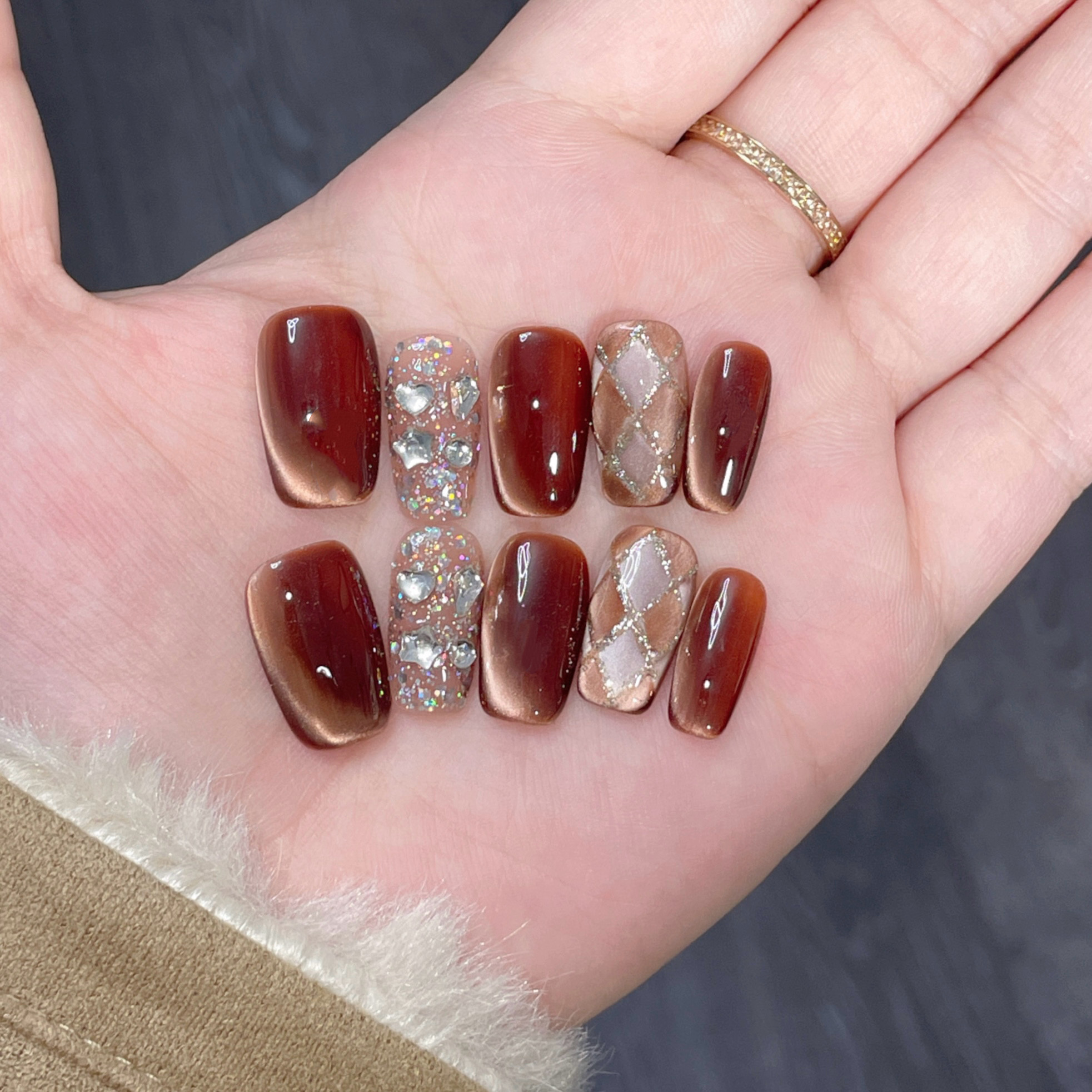 【熔岩格纹】纯手工穿戴甲猫眼镶钻爆闪红色系贵气菱形穿戴甲,彩妆/香水/美妆工具,穿戴甲/甲片,淘宝优惠券,粉丝福利购,淘宝优惠卷