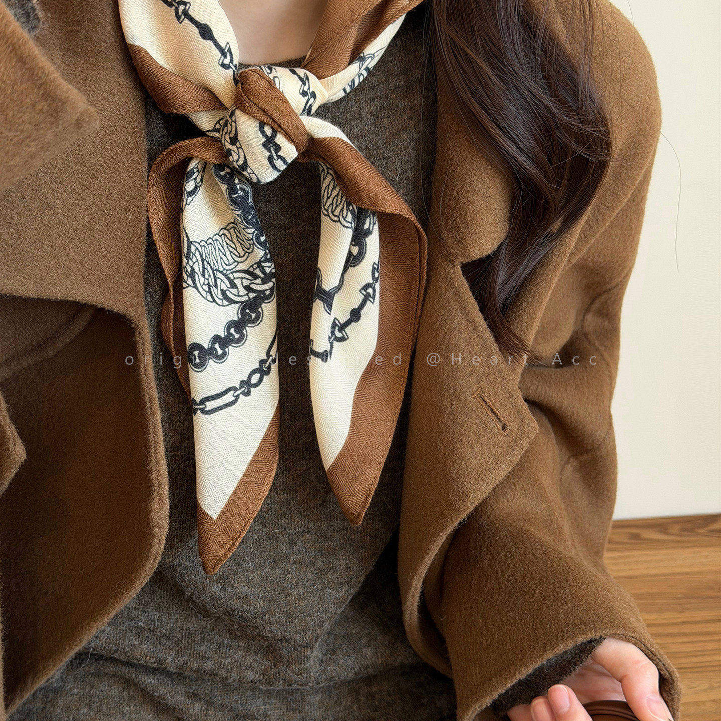 老钱风~棕色锁边印花丝巾女小众高级感百搭方巾多种戴法时尚配饰
