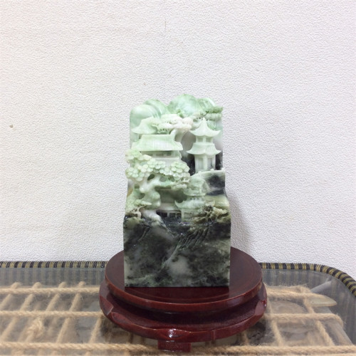 南阳独山玉俏色绿白料山水摆件