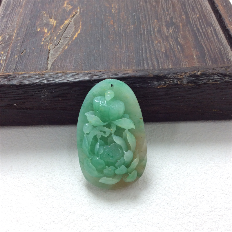 收藏品精品独山玉白天蓝料荷花吊坠挂坠手工雕刻莲花吊坠女士玉佩