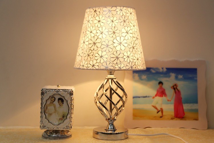 创意台灯卧室床头触摸灯 简约现代个性床头灯 温馨北欧婚庆装饰