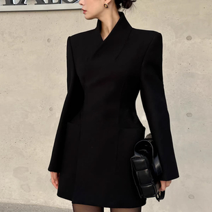 立领收腰阔肩沙漏黑色垫肩西装 赫本风时尚 大衣外套 新款 2025秋冬季