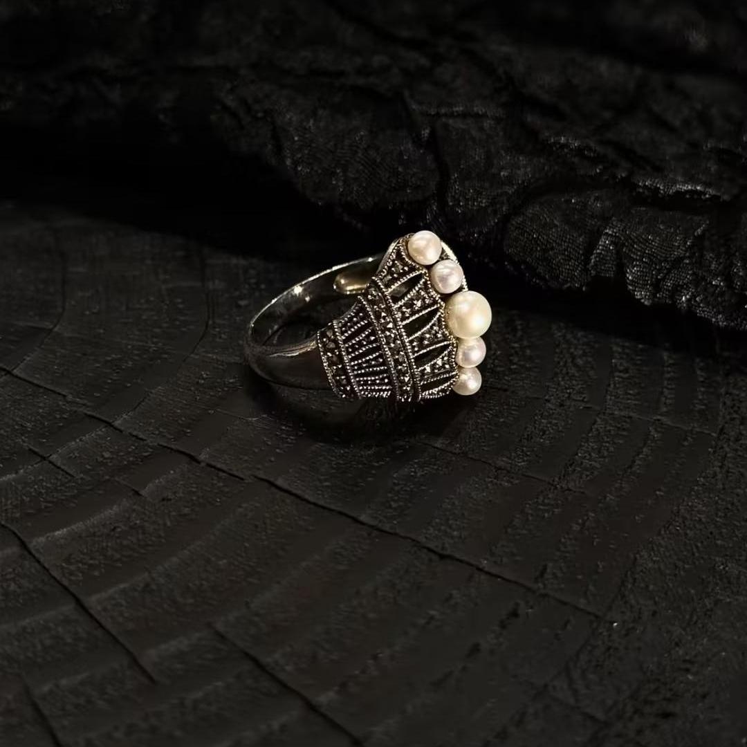 联安思复古镂空珍珠开口银戒指