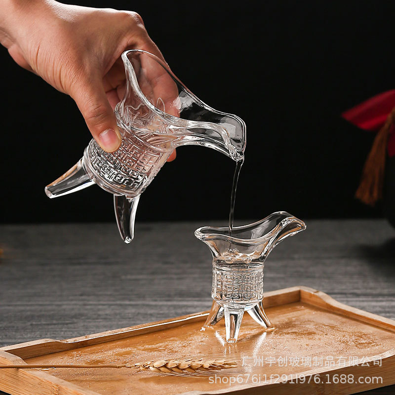 白酒杯套装白酒分酒器玻璃创意批发加厚小酒杯仿古帝王杯三足