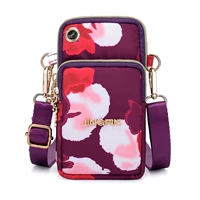 Красный цветок