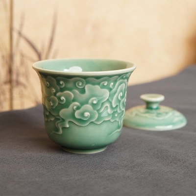 龙泉窑手工刻花祥云茶碗陶瓷功夫茶具云间青瓷