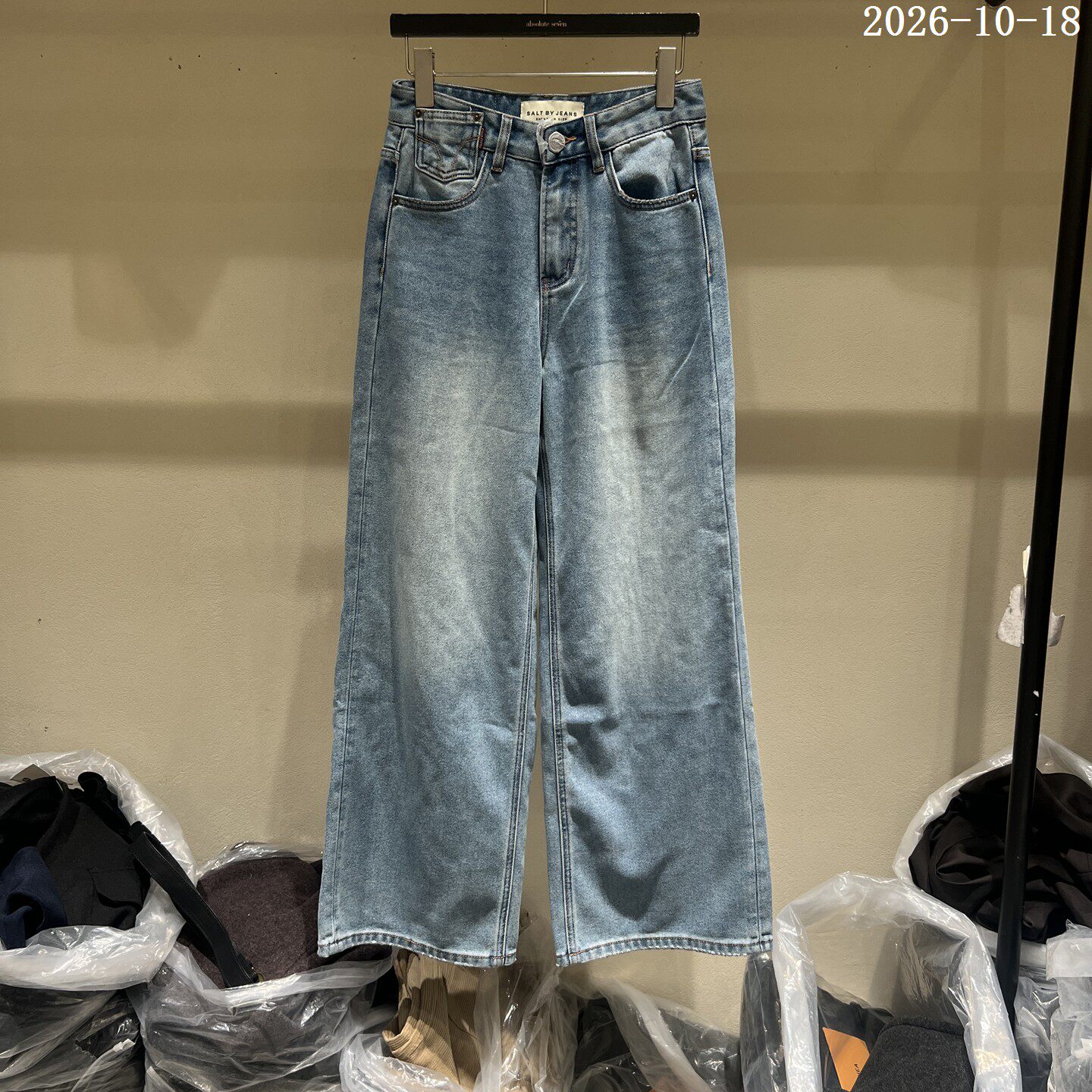 .欧洲站2026秋季新款时尚高腰水洗做旧加绒直筒牛仔裤女款欧货