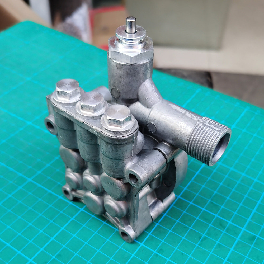 绿霸绿田手提高压清洗机泵头总成210g-1600w洗车机泵头配件水封
