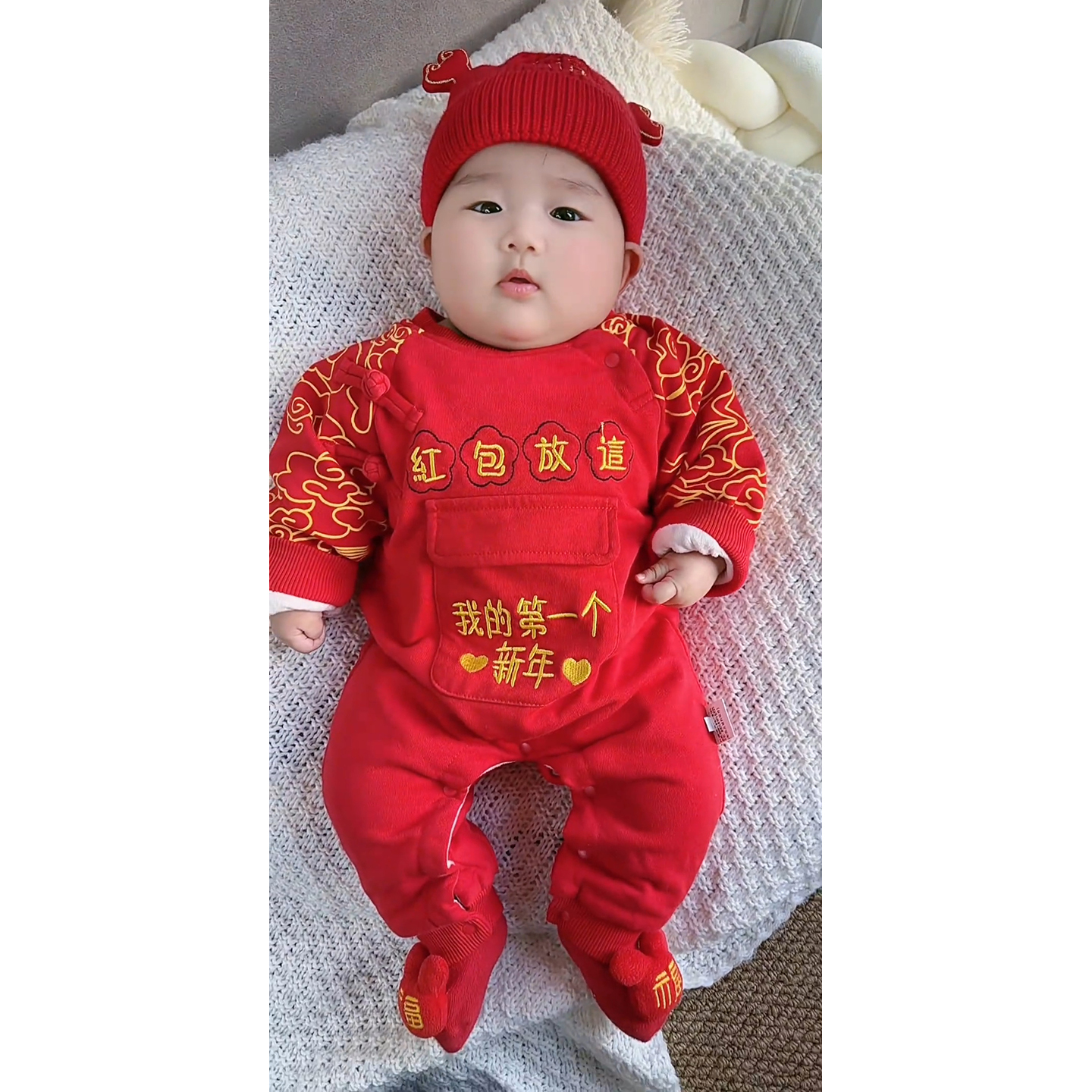 婴儿拜年服新年网红连体衣满月服喜庆红色中国风冬装祥云加绒爬服