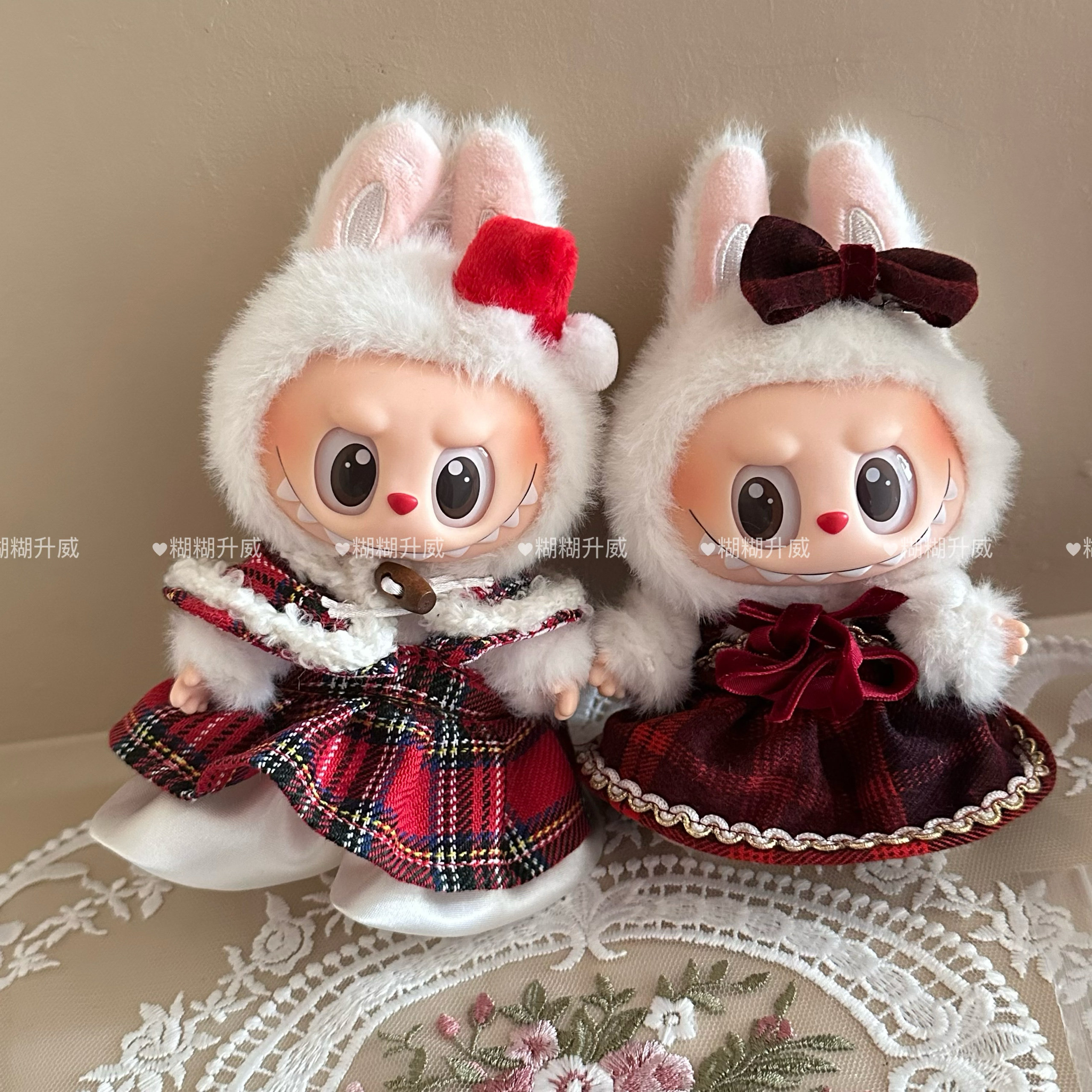 适用于拉布布衣服一代二代红色格子斗篷裙子labubu娃衣配件套装
