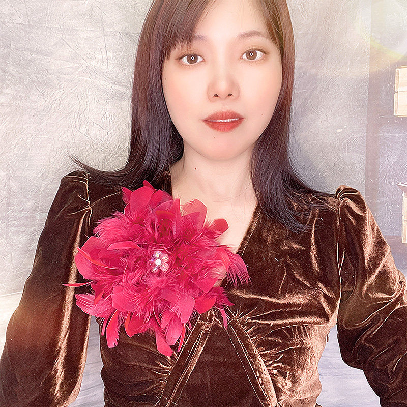 秋冬粉色镶钻花大毛毛胸针女羽毛