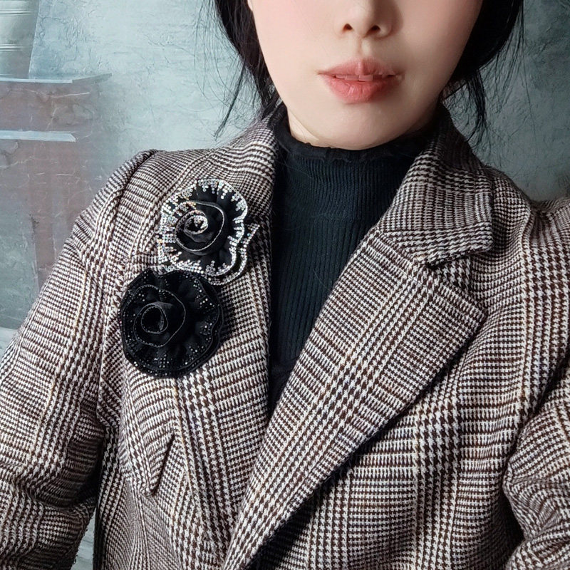 轻奢黑色闪钻花朵胸针女高档胸花
