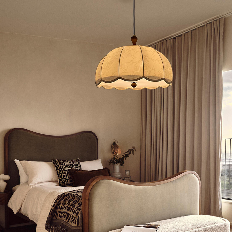 花纹实木卧室餐厅吊灯法式中古风