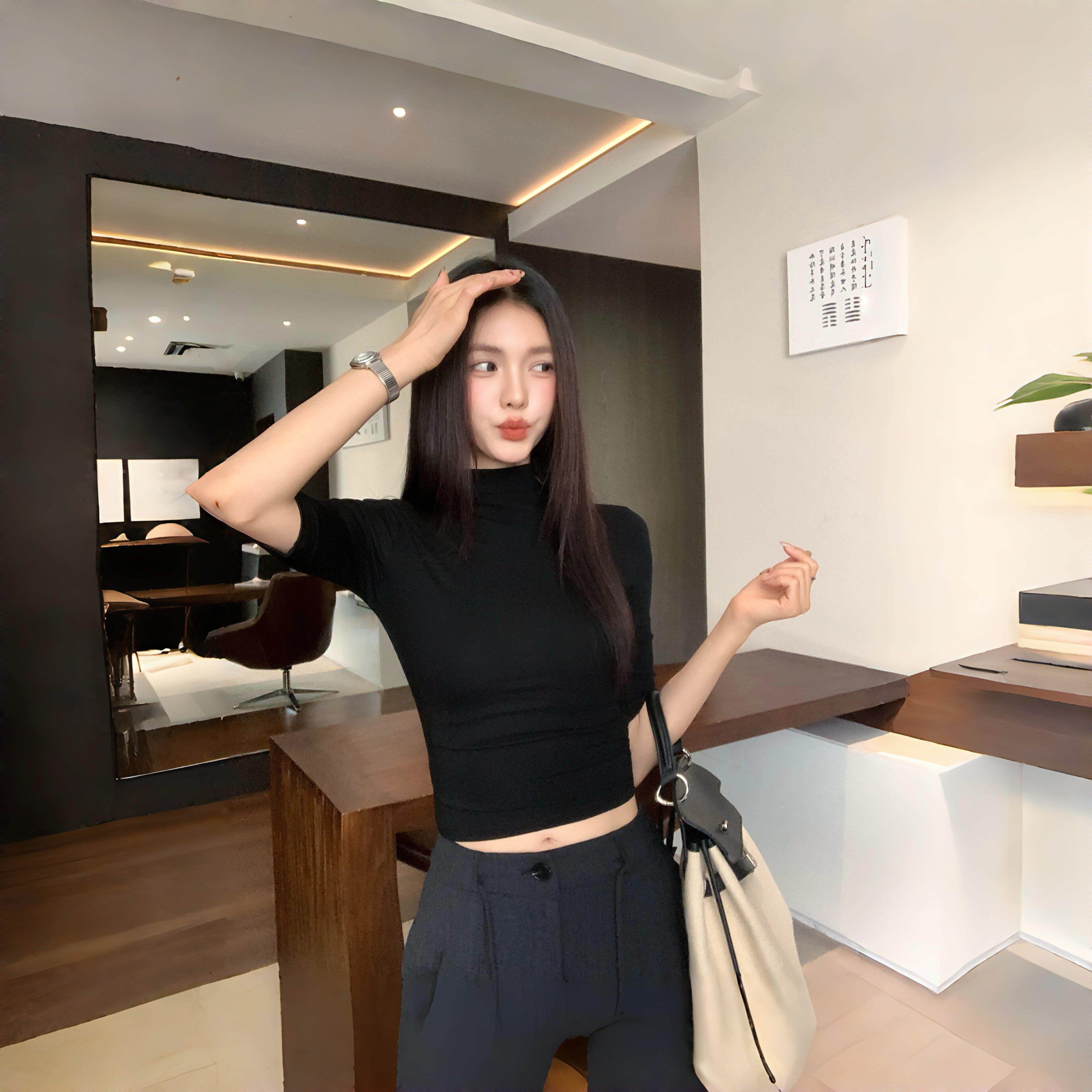 黑色性感辣妹风中袖T恤女2026春季纯欲气质修身短款紧身正肩上衣