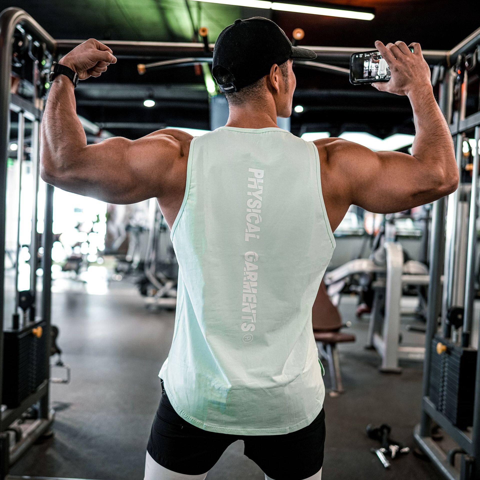 显肌肉运动背心男新款健身跑步无袖休闲透气大码撸铁背心潮牌篮球