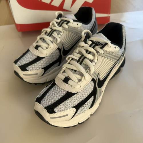 Nike耐克Air Zoom Vomero5男女灰黑复古运动休闲跑步鞋HQ1182-001