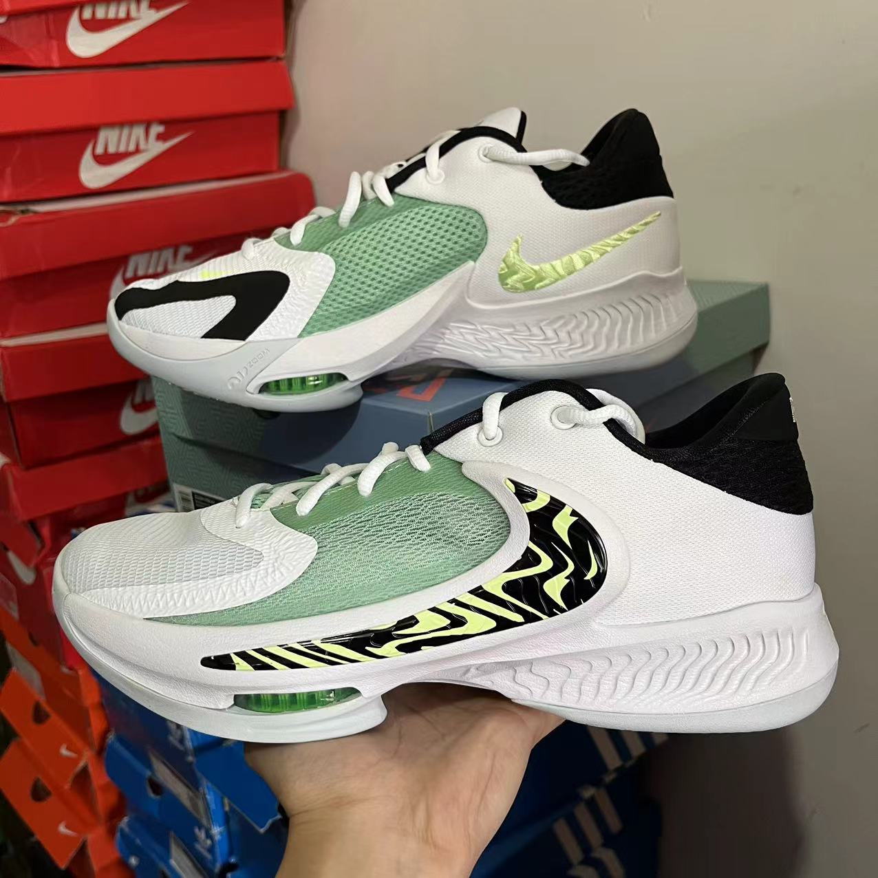 Nike耐克Zoom Freak字母哥4代男子实战缓震运动篮球鞋DJ6148-100