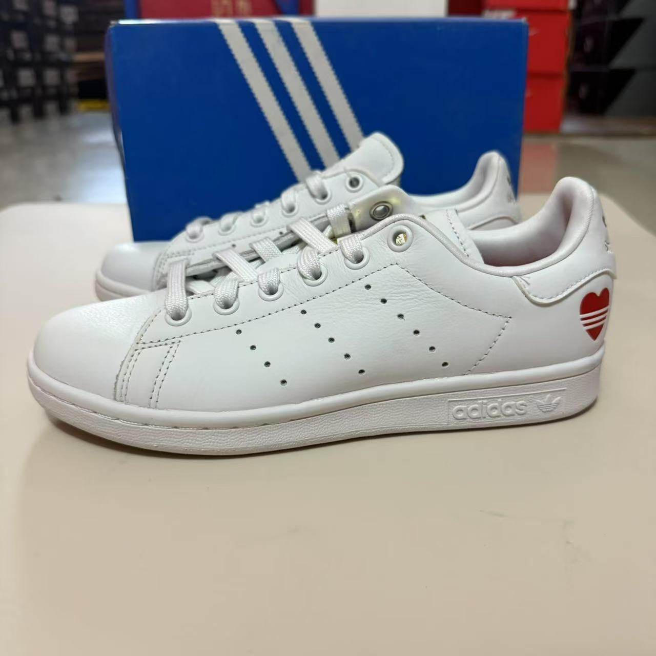 Adidas阿迪达斯三叶草男女鞋爱心情人节运动低帮休闲板鞋FW6390