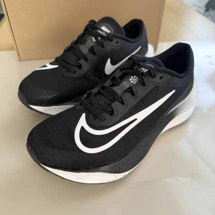 Nike耐克 ZOOM FLY 5男子缓震透气网面运动跑步鞋 DM8968-001